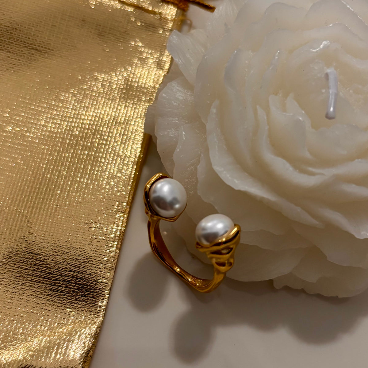 Perlaia Ring